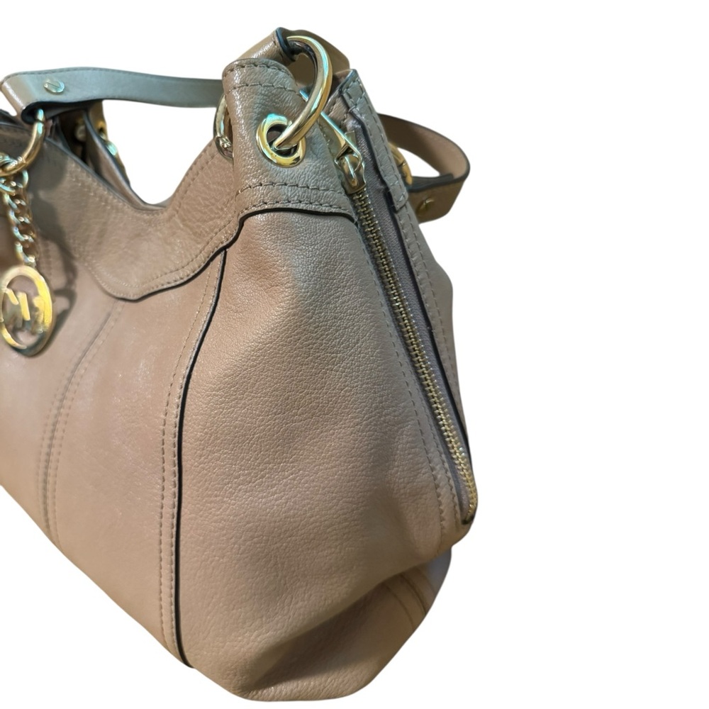 Michael Kors Tan Shoulder Bag with Pebbled Finish - Picture 5 of 11